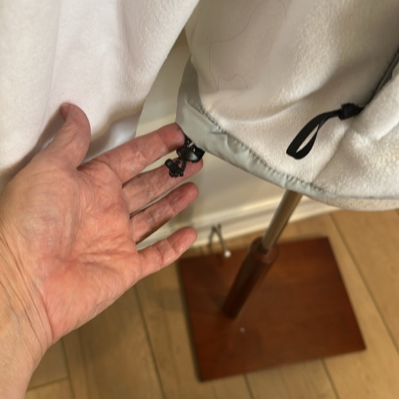 THE NORTH FACE DENALI WOMENS JACKET XS ( small would fit) exc cond 
White/ Grey - Picture 4 of 12